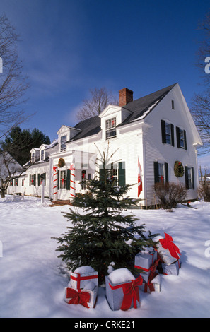 La storica 1824 House Inn è un pittoresco bed-and-breakfast alloggio con un ambiente rurale nella Mad River Valley a Waitsfield nel Vermont, USA. Foto Stock