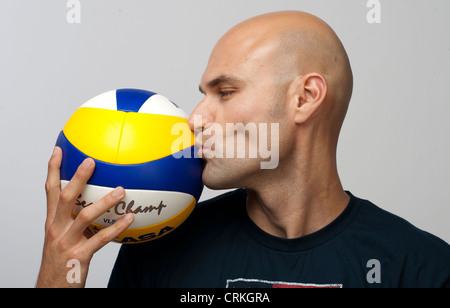 Giocatore di volleyball della spiaggia Phil Dalhausser presso il Team USA Media Summit a Dallas, TX in anticipo delle Olimpiadi di Londra 2012. Foto Stock