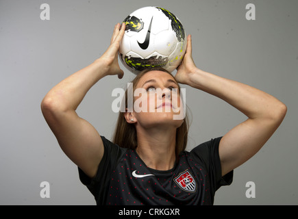 Il Team USA donna star del calcio Heather O'Reilly a USOC Media Summit a Dallas, TX prima ai Giochi Olimpici di Londra Foto Stock