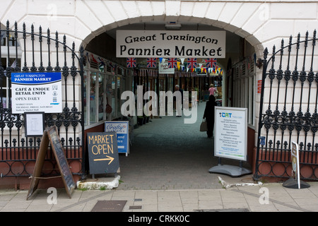 Main High street grande Torrington Devon Foto Stock