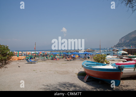 Vico Equense, questo resort è molto popolare con gli italiani,ed è ben servita da tutti gli hotel che si trovano vicino da;Per non parlare di esso Foto Stock