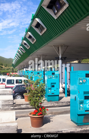 A Tunisi, Tunisia Africa-CIRCA NEL MAGGIO 2012: punto per il prezzo pagato per il biglietto è sull'autostrada. Strada a pedaggio è in Tunisia, Africa Foto Stock