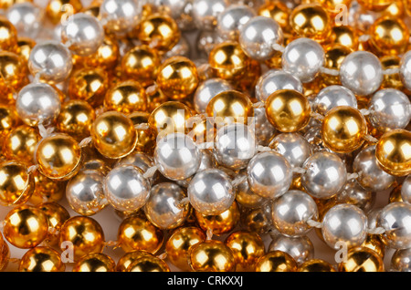 Sfondo di oro e argento perle di natale Foto Stock