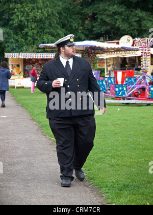 Un volontario adulto nella Naval Cadet vigore. Foto Stock