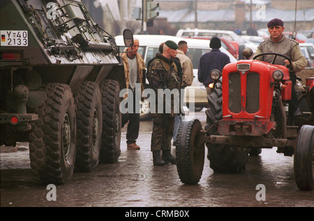 Il tedesco le truppe della KFOR in Prizren, Kosovo Foto Stock