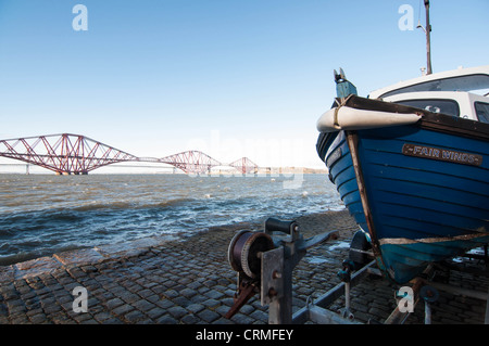 Ponte di Forth Rail vista dal South Queensferry Foto Stock