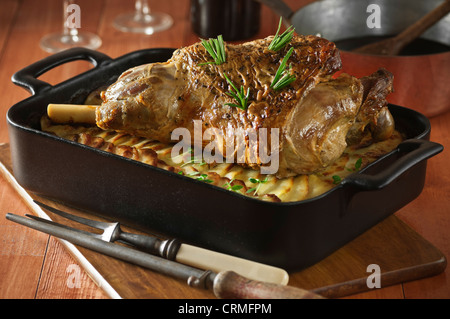 La gamba di agnello boulangère Gigot d'agneau boulangère Foto Stock