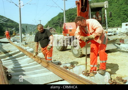 Decostruzione del distrutto il collegamento ferroviario (Dresd.-Chemn.) dopo il diluvio in Sassonia Foto Stock