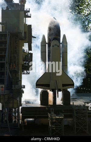 Modello di Lego della navetta spaziale di decollare in fumo, Miniland, Legoland a Billund, Danimarca Foto Stock