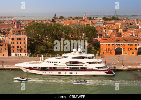 La Quinta Essentia nave attraccata vicino l'Arsenale, Canale di San Marco, Venezia, Italia Foto Stock