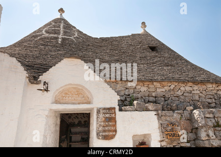 Trullo Siamese shop, Rione Monti, Alberobello, provincia di Bari in Puglia, Italia Foto Stock