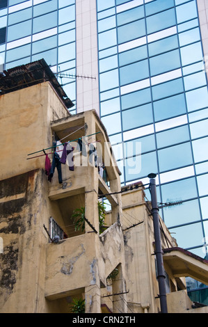 Vecchi e nuovi edifici nel centro cittadino di Hong Kong Cina Foto Stock