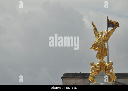 Buckingam Palace, Angelo, bandiera, Londra Foto Stock