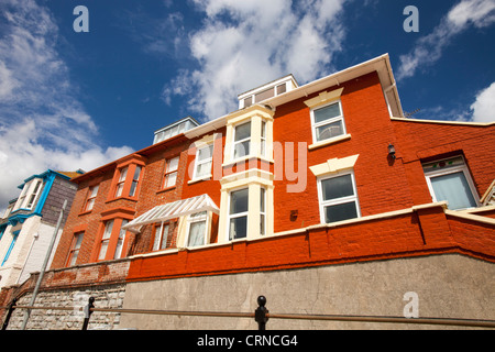 Un fronte mare casa di Lyme Regis, Dorset, parte del sito del patrimonio mondiale, Jurassic Coast. Foto Stock