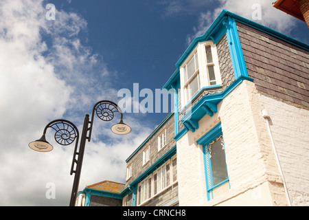 Un fronte mare casa di Lyme Regis, Dorset, parte del sito del patrimonio mondiale, Jurassic Coast. Foto Stock