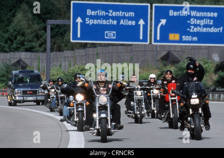 Hells Angels Viaggiare sulla autostrada della città Foto Stock