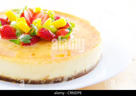 In casa di fresco di frutto della passione torta di formaggio Foto Stock