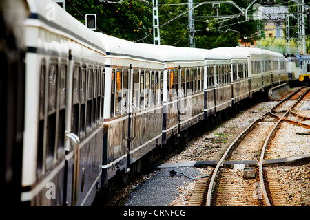 Transcantabrico il treno che viaggia in Spagna settentrionale. Foto Stock