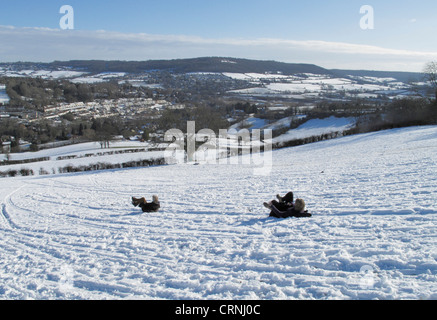 In inverno il divertimento sulla neve di bagno e nord-est Somerset presi da Solsbury Hill England Regno Unito Foto Stock