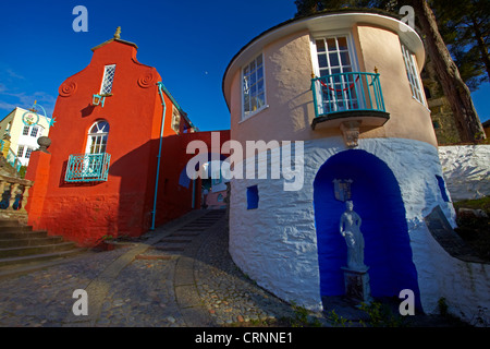 Il Italianamente resort villaggio di Portmeirion in Gwynedd. Costruito da Clough Williams-Ellis dal 1925 al 1975, il villaggio è situat Foto Stock