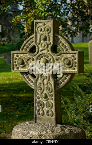 Celtic cross lapide sul sagrato della cattedrale di Ripon. Foto Stock