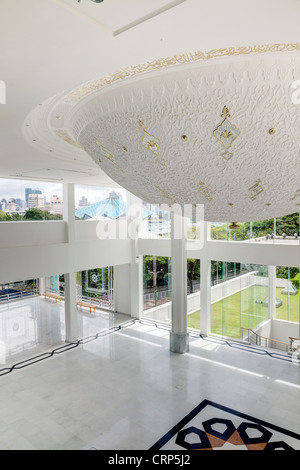 Cupola a soffitto della Islamic Arts Museum di Kuala Lumpur in Malesia Foto Stock