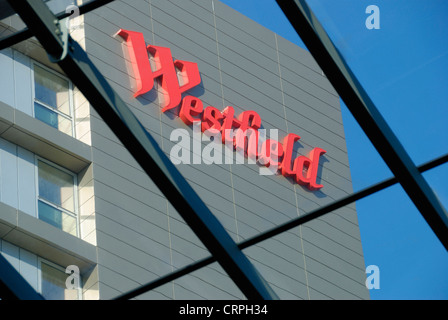 Westfield Stratford City Shopping Centre, una delle più grandi aree urbane centri commerciali in Europa, accanto a Londra il Parco Olimpico. Foto Stock