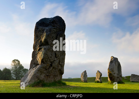 Pietre permanente, parte dell'anello di Avebury, la più antica in pietra anello noto per essere in esistenza nel mondo. Foto Stock