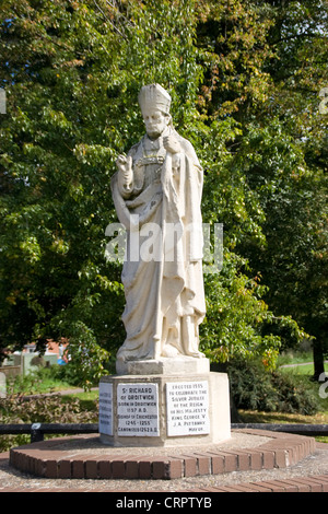 St Richard statua Droitwich Spa Worcestershire Inghilterra REGNO UNITO Foto Stock