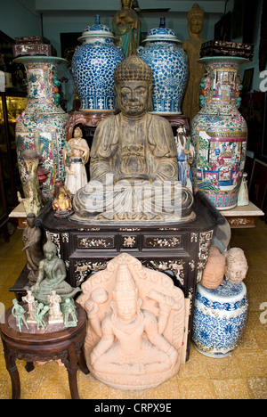 Negozi di antiquariato in duong le cong kieu, District 1, Ho chi minh city, Vietnam Foto Stock