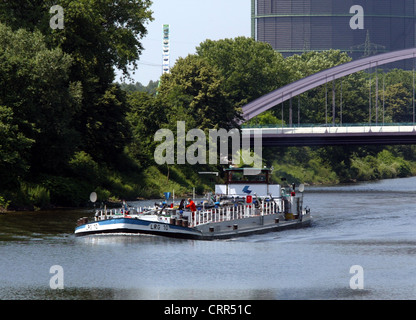 Barge in Rhine-Herne Canal a Oberhausen Foto Stock