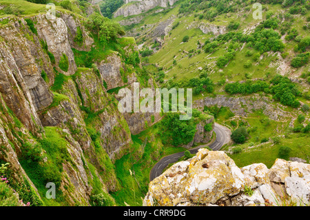 La vista sulla curva a ferro di cavallo dalla sommità del Cheddar Gorge sul bordo Mendip Hills nel Somerset, Inghilterra Foto Stock