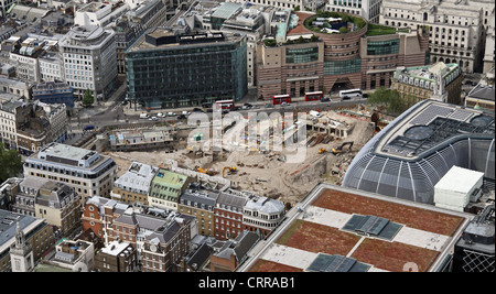 2012 vista aerea di Londra Mitreo del sito di sviluppo e lo scavo archeologico sul Cannon Street, London EC4 Foto Stock