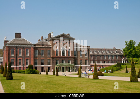 La nuova trasformazione dell'ingresso e i giardini di Kensington Palace. Foto Stock