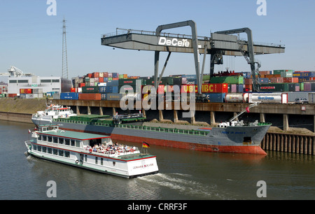 Terminale per container nel porto di Duisburg Foto Stock