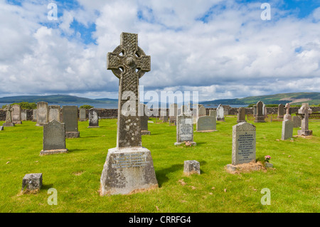 Isola di Mull croce celtica lapide in un cimitero della chiesa sull'isola di Mull Inner Hebrides Argyll e Bute Scozia UK GB Europa Foto Stock
