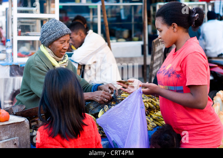 Pressione di stallo di frutta Faravohitra Distretto , Antananarivo, Madagascar Foto Stock