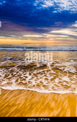 Tramonto su isole del Canale da San Buenaventura State Beach, Ventura, California USA Foto Stock