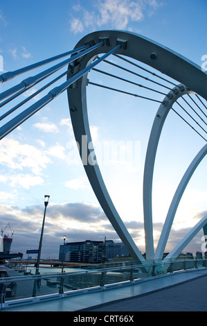 Ponte di gente di mare è la più recente attraversamento del fiume Yarra, collegando il Melbourne Convention Centre su Southwharf ai Docklands Foto Stock