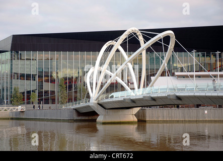 Ponte di gente di mare è la più recente attraversamento del fiume Yarra, collegando il Melbourne Convention Centre su Southwharf ai Docklands Foto Stock