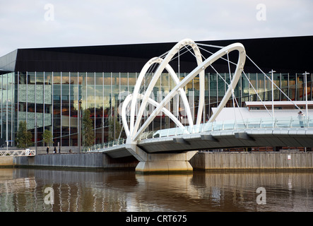 Ponte di gente di mare è la più recente attraversamento del fiume Yarra, collegando il Melbourne Convention Centre su Southwharf ai Docklands Foto Stock