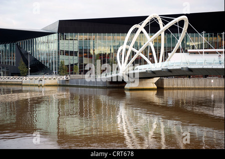 Ponte di gente di mare è la più recente attraversamento del fiume Yarra, collegando il Melbourne Convention Centre su Southwharf ai Docklands Foto Stock