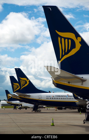 Ryanair Boeing 737-800 aerei di serie sul supporto Foto Stock