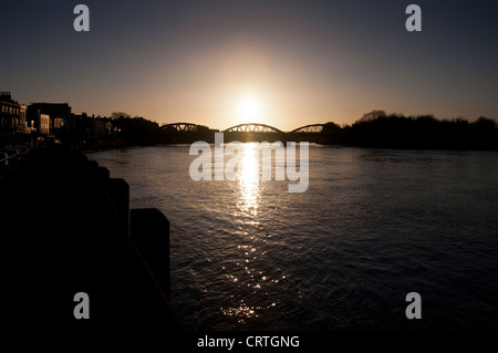 Barnes Bridge al tramonto, Londra Foto Stock