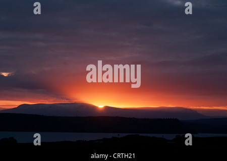 Tramonto su Ben Wyvis da Balloch Foto Stock