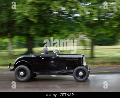 Hot Rod, Ford Modello 18 Roadster viaggia a velocità. Foto Stock