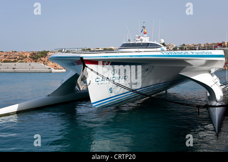 Türanor catamarano solare (nave più grande nave solare del mondo). Port Adriano. Mallorca. Spagna Foto Stock