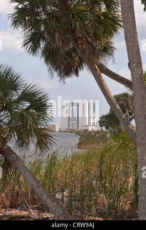Il Centro Spaziale Kennedy sull'Isola Merritt Florida -- la visualizzazione del VAB edificio dal Apollo/Saturn V Center - Foto Stock