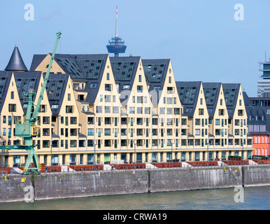 Sistemazione appartamento s in edifici storici in Rheinauhafen nuovo quartiere commerciale e residenziale di Colonia Germania Foto Stock