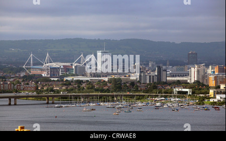 Millennium Stadium e A4232 Grangetown Link, Cardiff come visto da Penarth, Vale of Glamorgan Galles del Sud Foto Stock